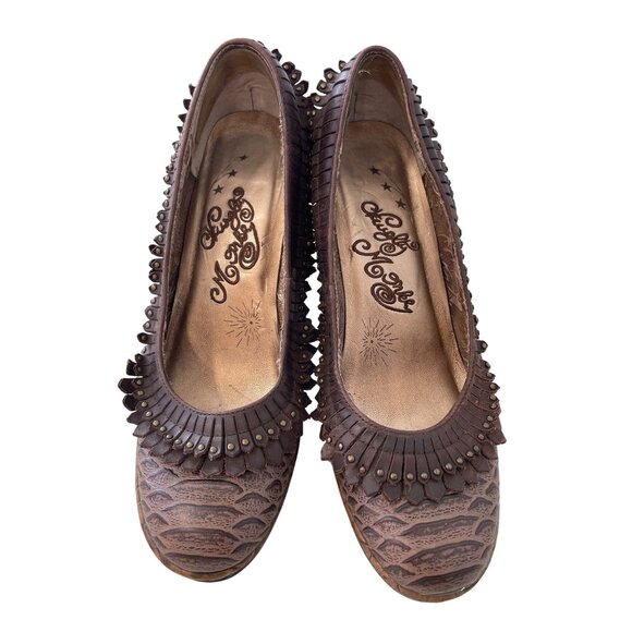 Naughty Monkey Pumps Size 8.5 Brown Textured Leather Studded Heel Stylish Boho - Picture 2 of 10